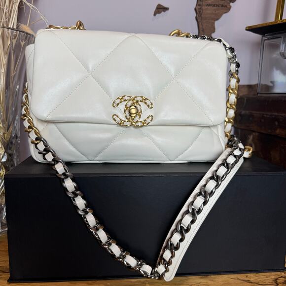 Chanel 19 Ivory Lambskin Mixed Metal Medium Bag Microchipped Authentic CoA - Picture 1 of 9